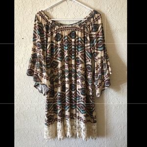 💙 Patterned shirt with lace trim!!